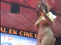Simba çayırda oynarken ellerini türk erotizm izle kullanarak
